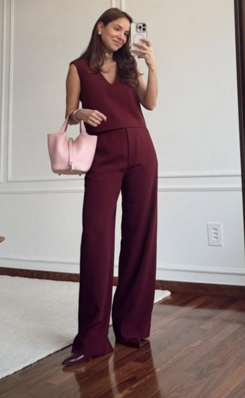 look-monocromático-burgundy-com-bolsa-rosa