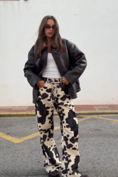 look-com-calça-cow-print