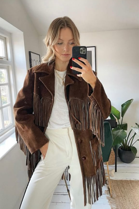 look-com-jaqueta-de-franjas