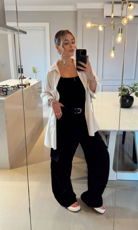 look-faculdade-camisa-branca-e-calça-pantalona
